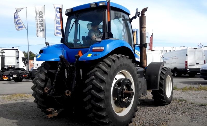 Трактор New Holland T8040